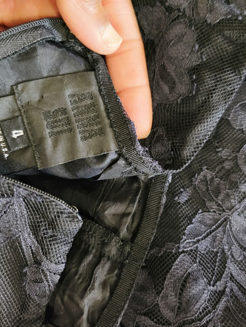 Anna Sui Floral Lace Short - Picture 4 of 7